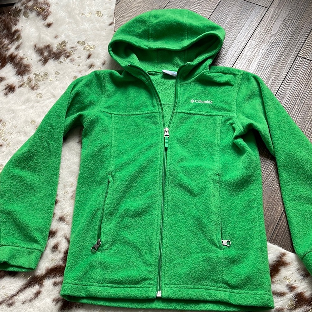 Girls Columbia zip up with hood. New without tags. Size M (10/12)